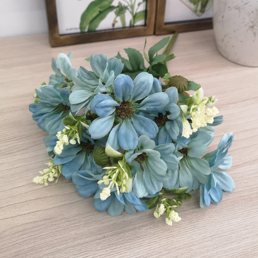 Искусственные цветы на могилу в Тольятти | Цветы искусственные «Ромашки с бутонами», голубые, букет