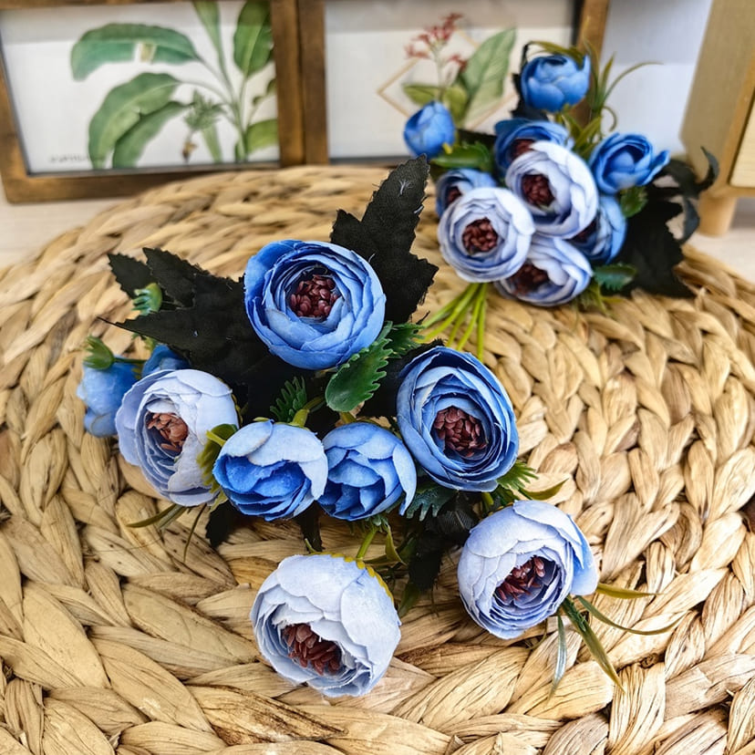 Искусственные цветы на могилу в Тольятти | Цветы искусственные «Камелии», голубые, букет